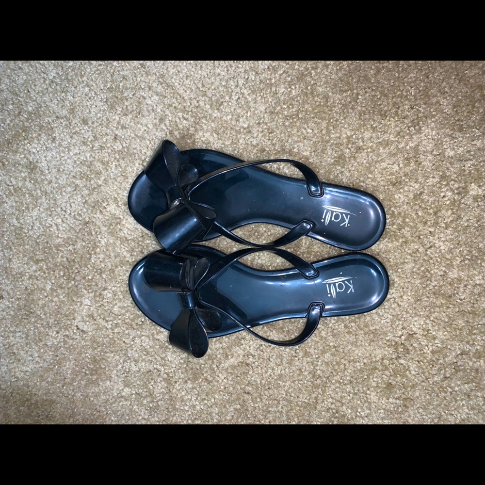 Bow sandals